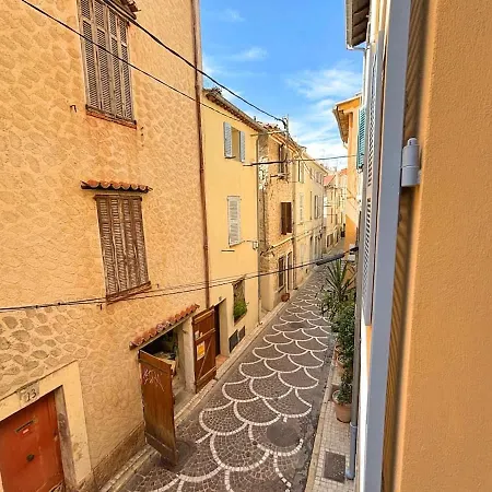 Le Revennes Apartment *